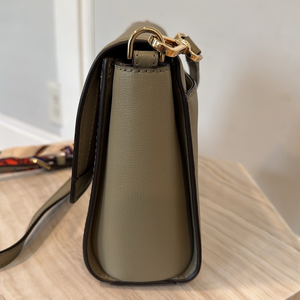 Michael Kors Bag Military Green Flap Crossbody with Gold Hardware - Picture 5 of 17